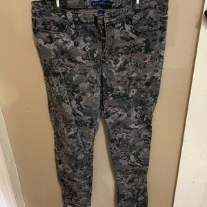 Bandolino Gray Camouflage Jeans